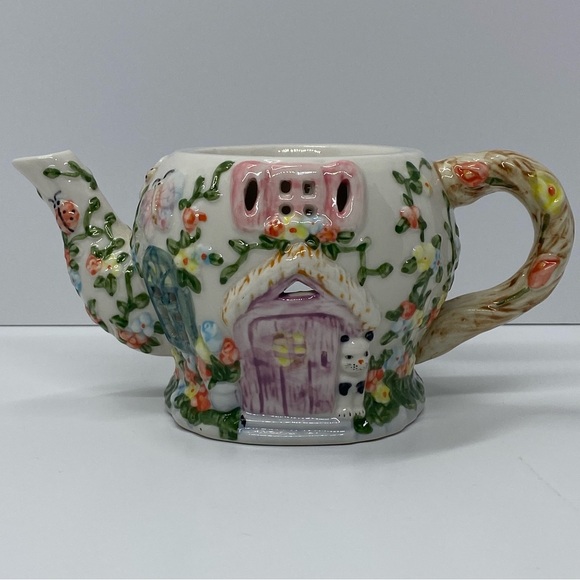 Floral Cottage Teapot - Picture 1 of 13